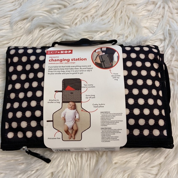 Skip *Hop Changing Station brand new - Picture 2 of 8